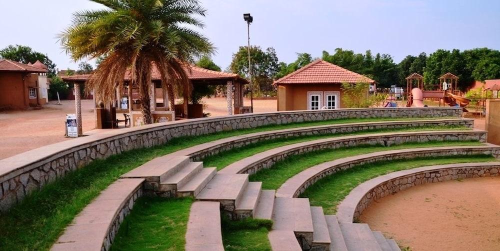 Vijayshree Resort And Heritage Village Hoszpet Kültér fotó